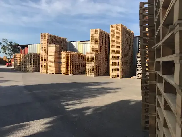 Zona de almacenaje de palets al aire libre